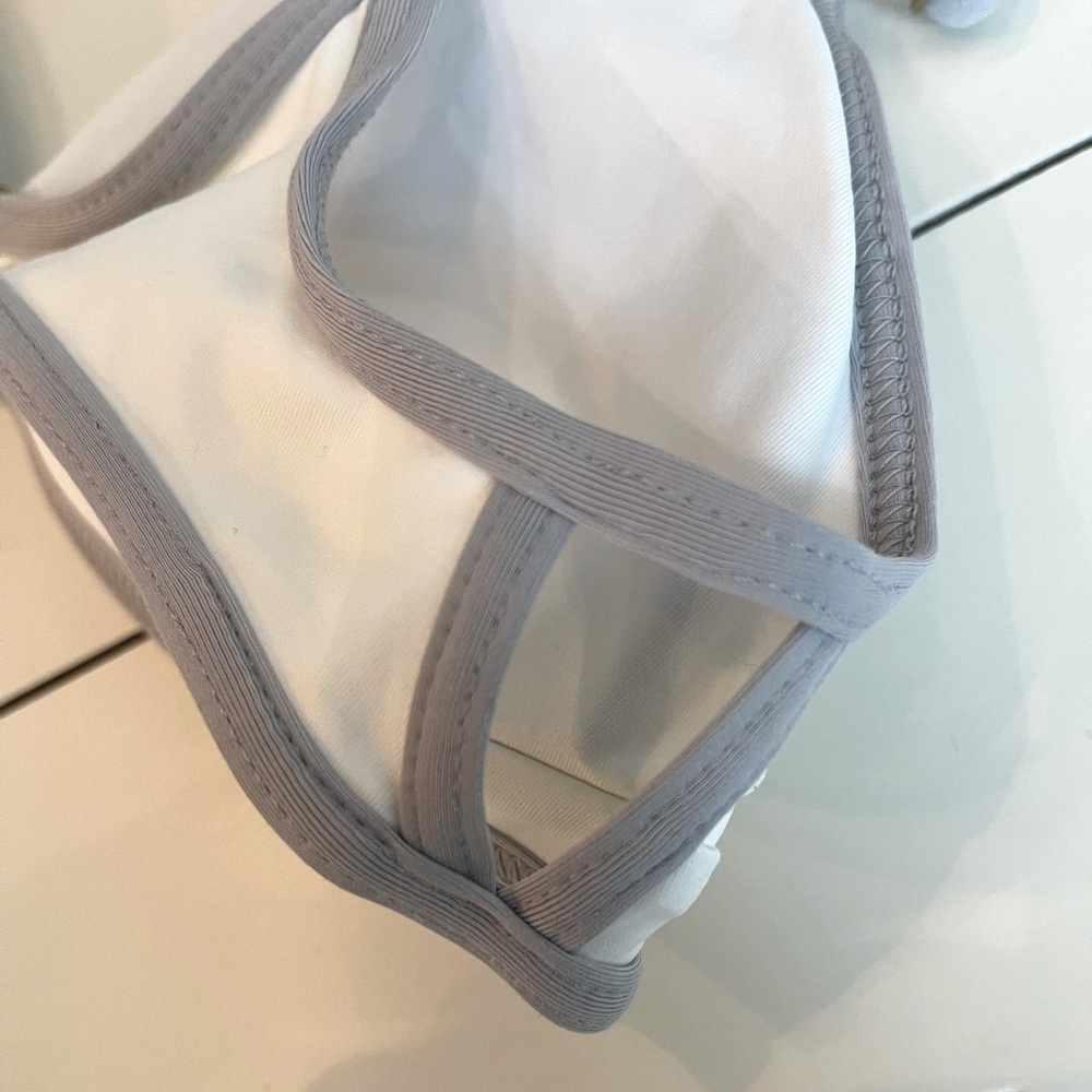 L*SPACE Bikini 2 pcs. Color Blocking Avella Top +Whiplash Bitsy Bottom White/Fog - Picture 5 of 13